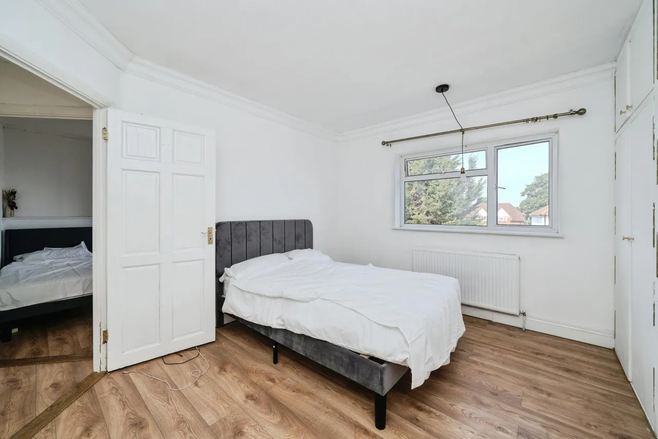 The Crescent, New Malden, KT3, photo 10