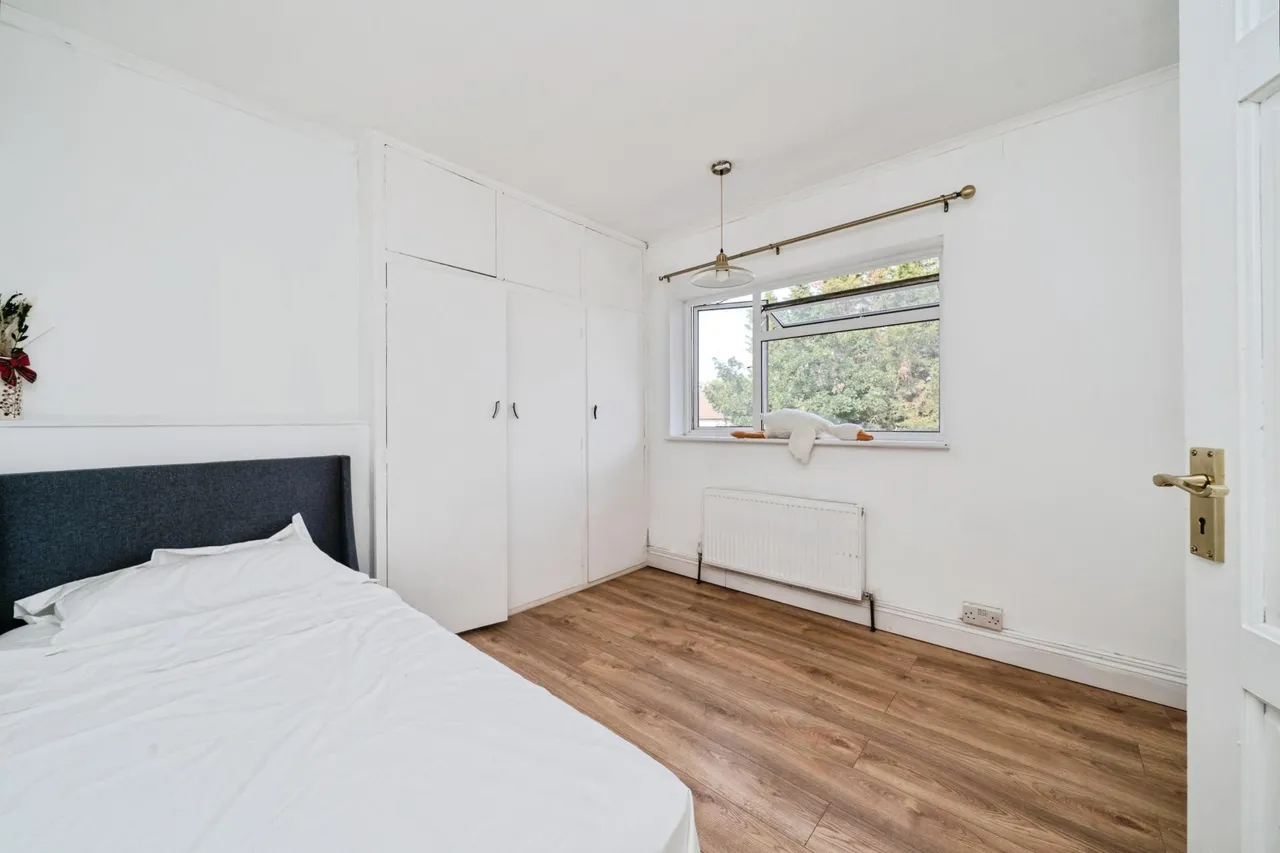 The Crescent, New Malden, KT3, photo 15