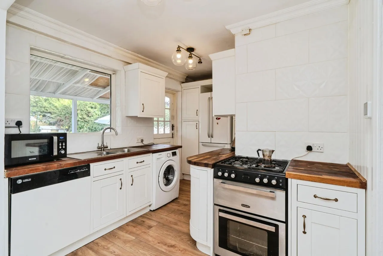 3 bed house for sale, The Crescent, New Malden, KT3