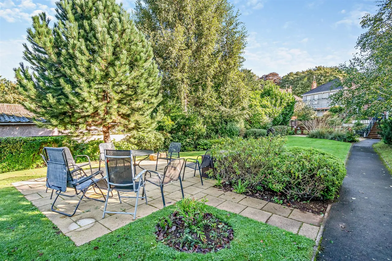 Overnhill Road, Downend, BS16, photo 12