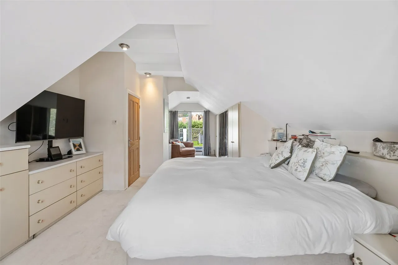 Queens Road, Hampton Hill, TW12 1DU, photo 13