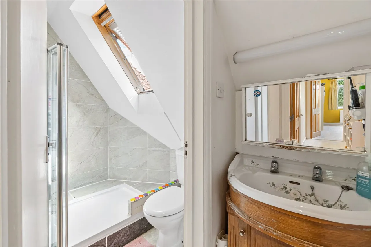 Queens Road, Hampton Hill, TW12 1DU, photo 15