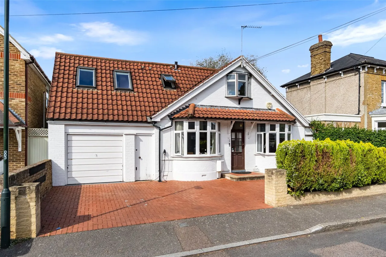 6 bed house for sale — Queens Road, Hampton Hill, TW12 1DU