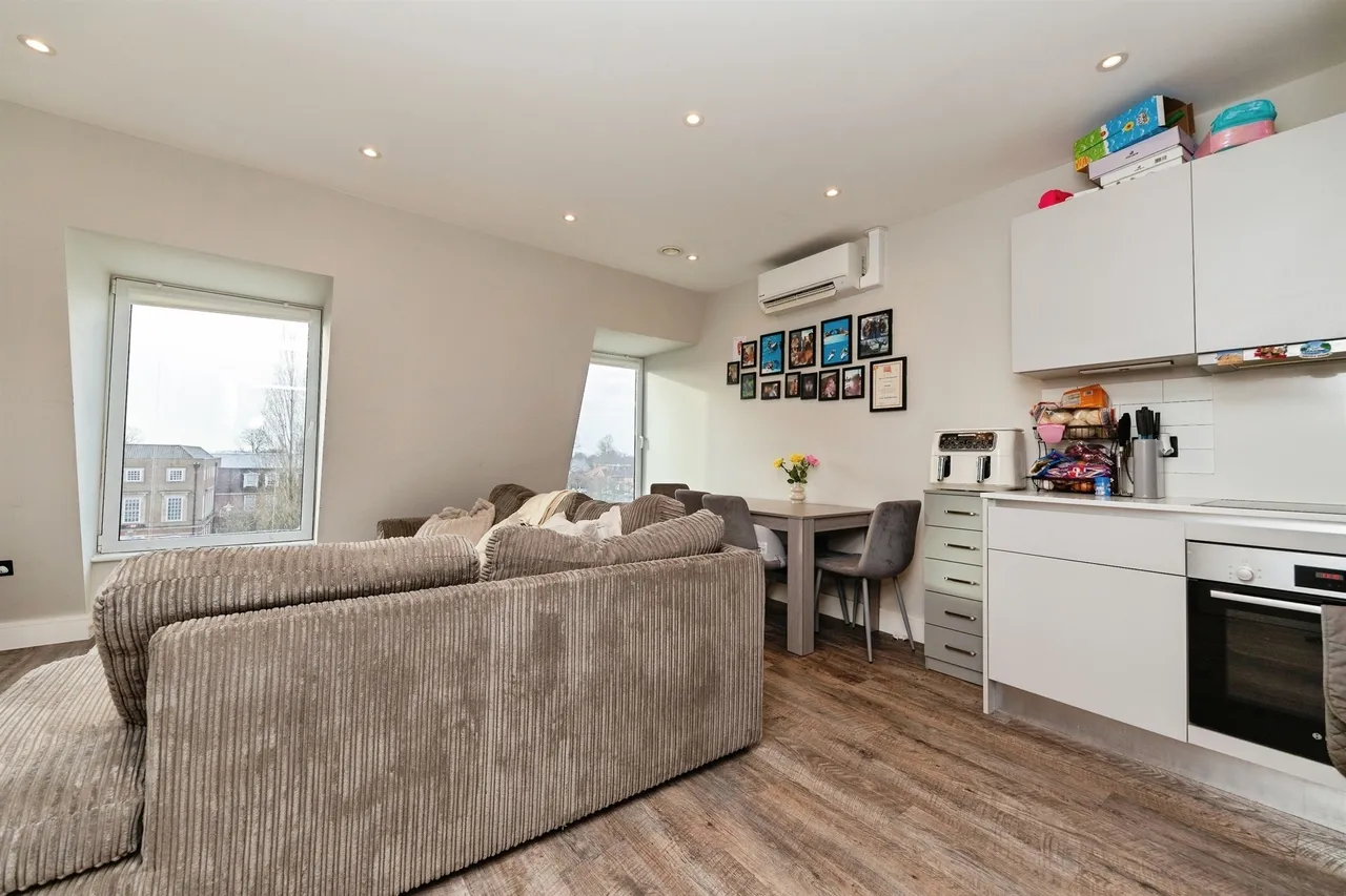 Parkway, Welwyn Garden City, photo 5