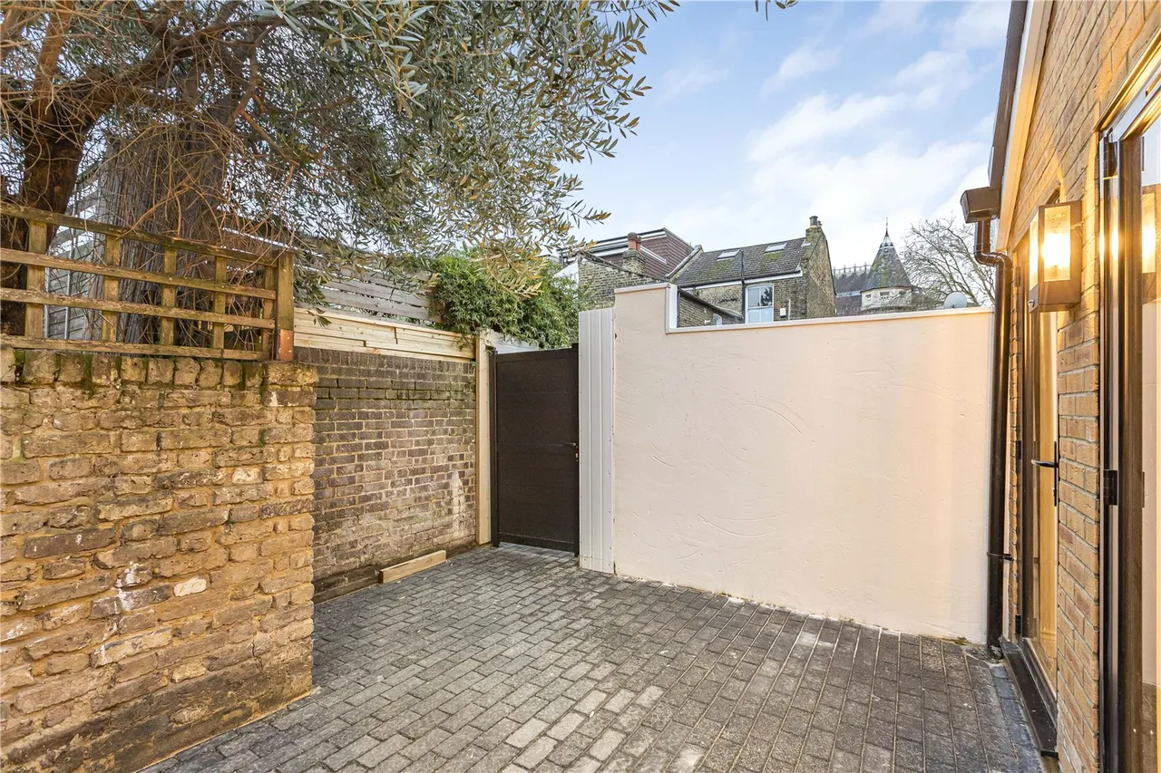 Lower Clapton Road, London, E5, photo 19