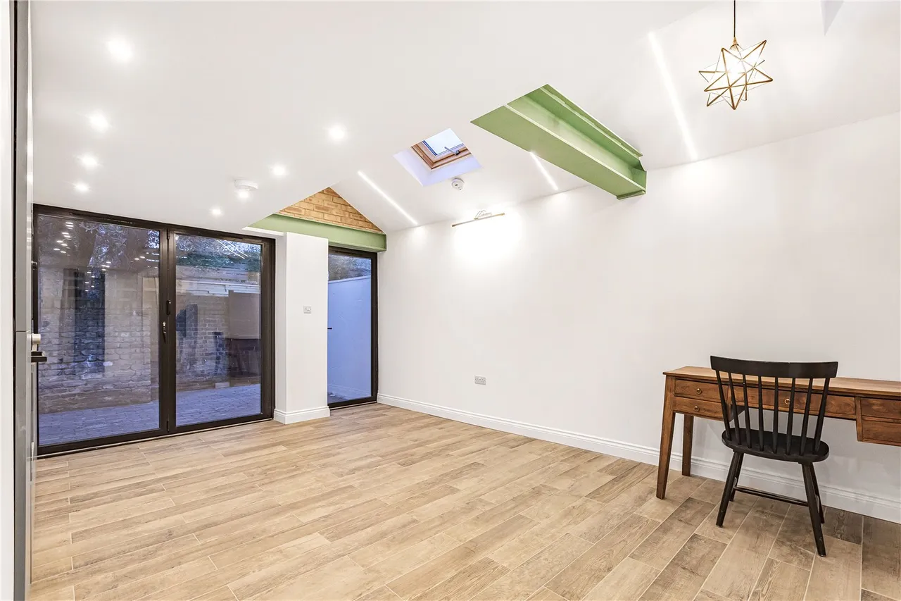 Lower Clapton Road, London, E5, photo 13
