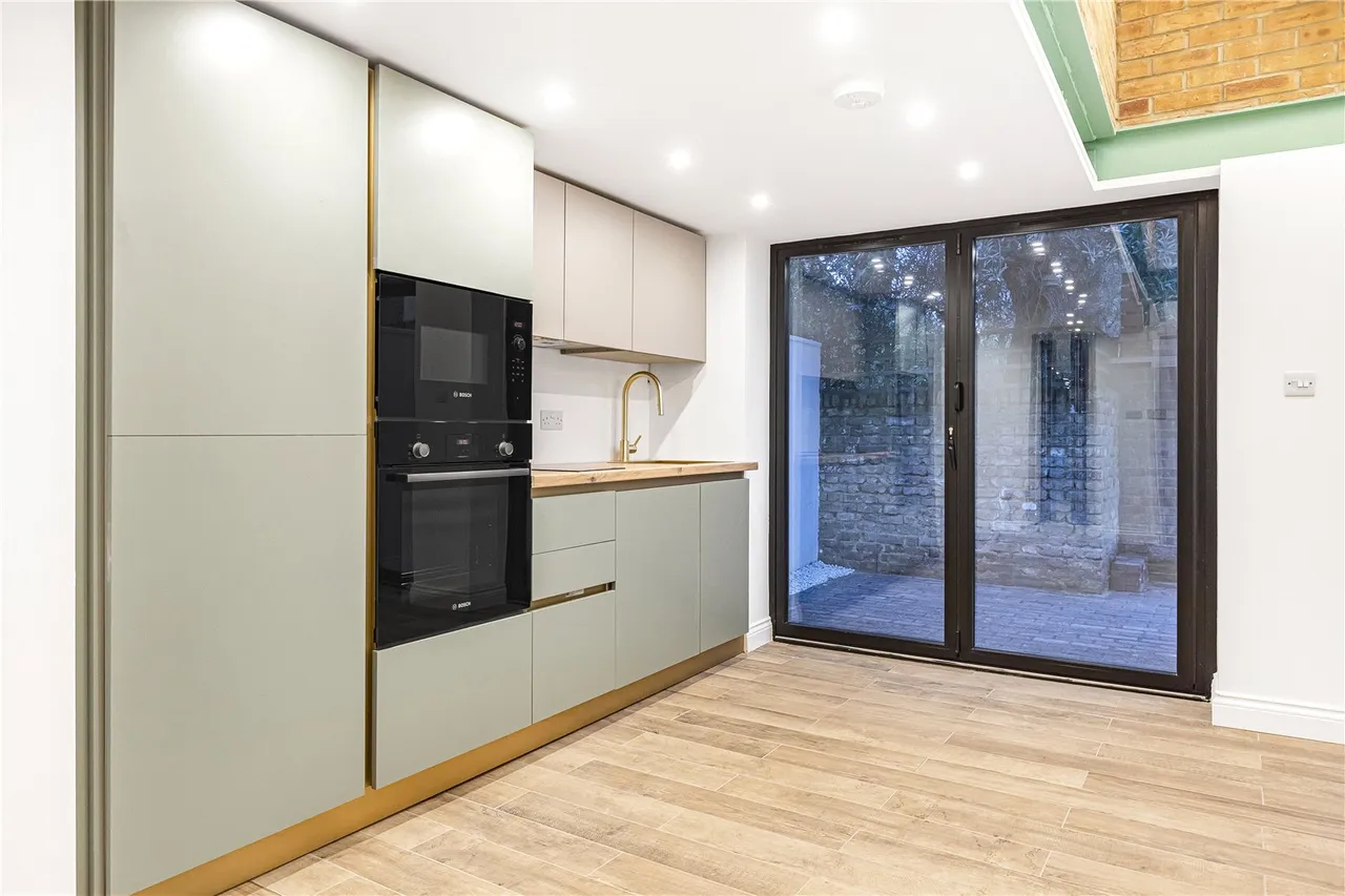 Lower Clapton Road, London, E5, photo 16