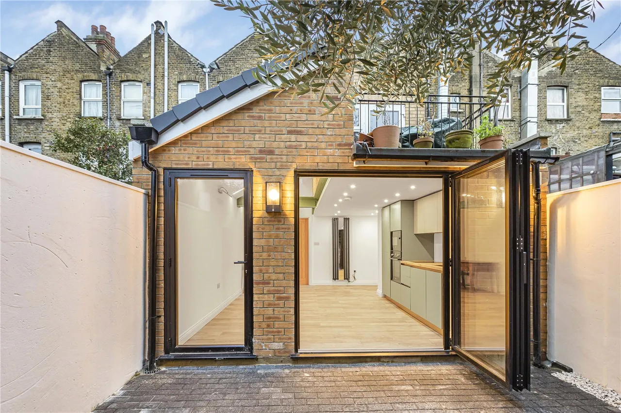 Lower Clapton Road, London, E5, photo 18