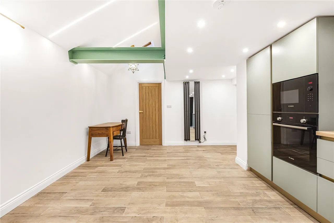 Lower Clapton Road, London, E5, photo 12