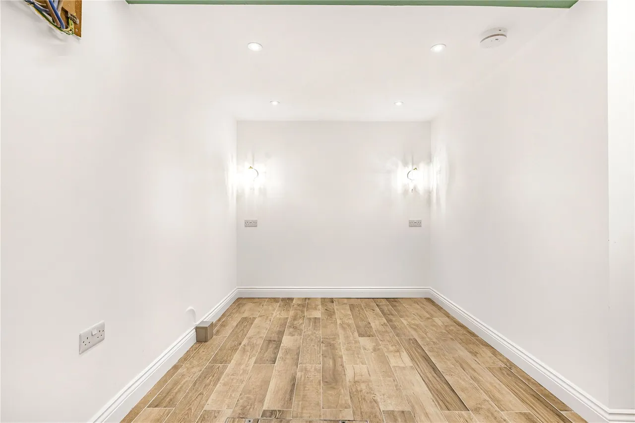 Lower Clapton Road, London, E5, photo 8