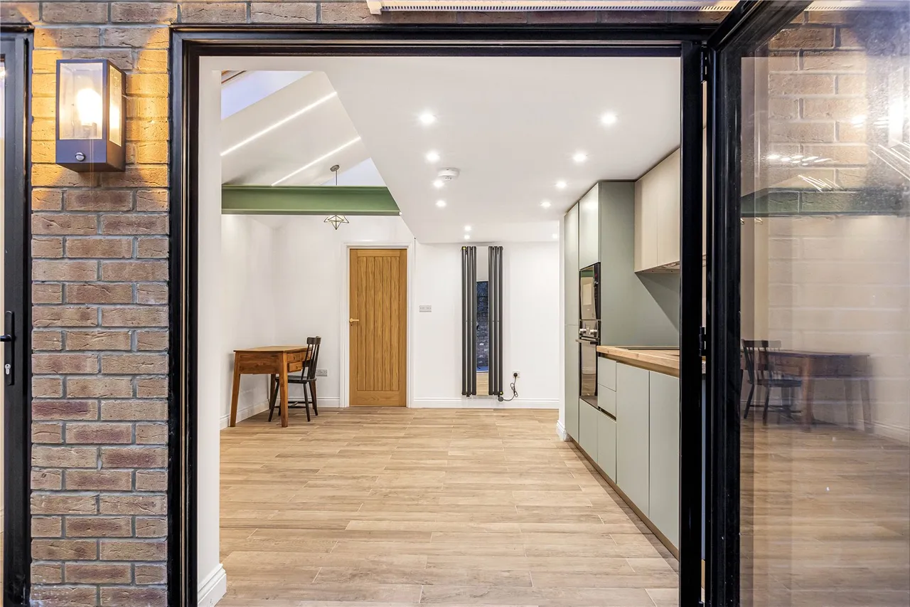 Lower Clapton Road, London, E5, photo 17