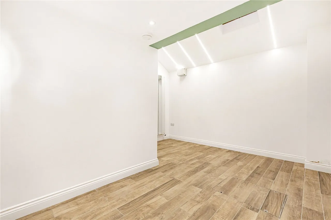 Lower Clapton Road, London, E5, photo 9