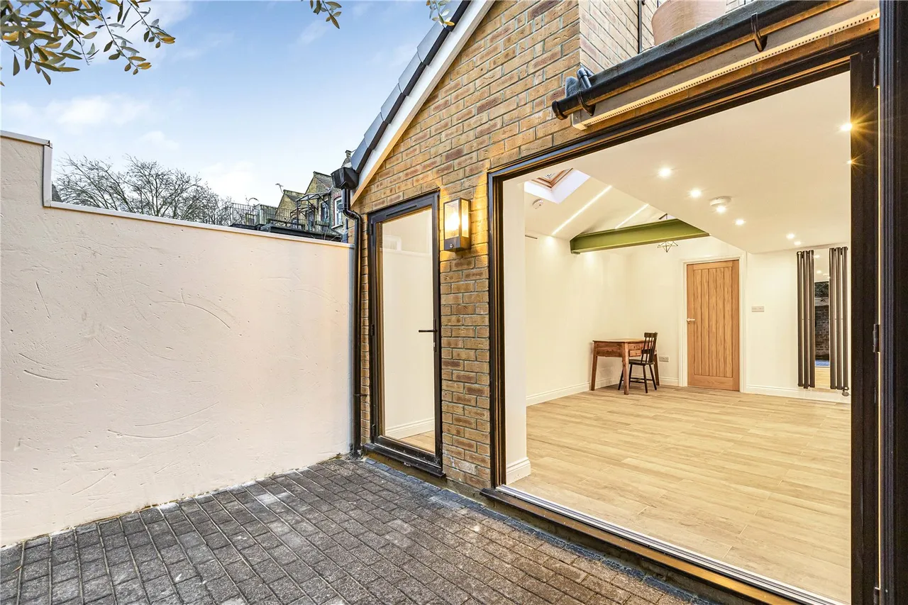 Lower Clapton Road, London, E5, photo 14