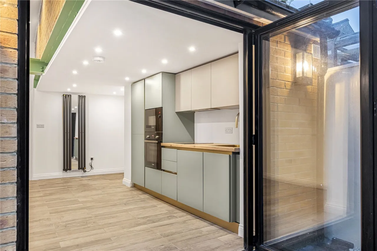 Lower Clapton Road, London, E5, photo 15
