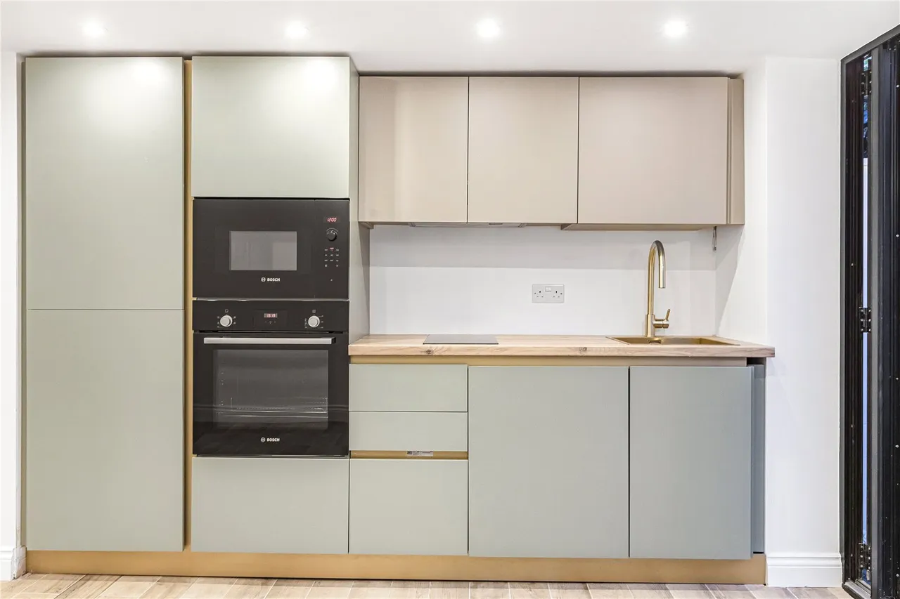 Lower Clapton Road, London, E5, photo 3