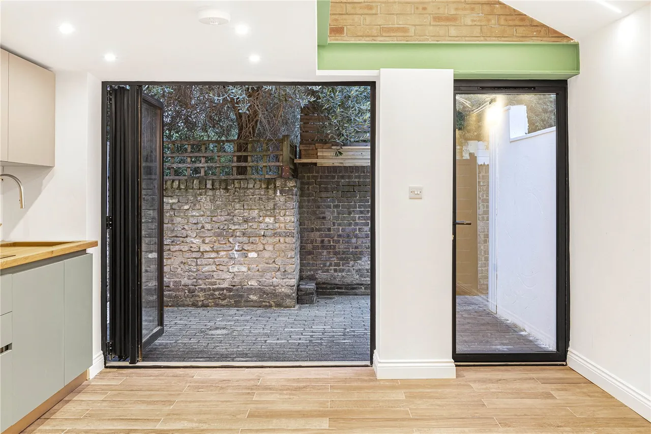 Lower Clapton Road, London, E5, photo 10