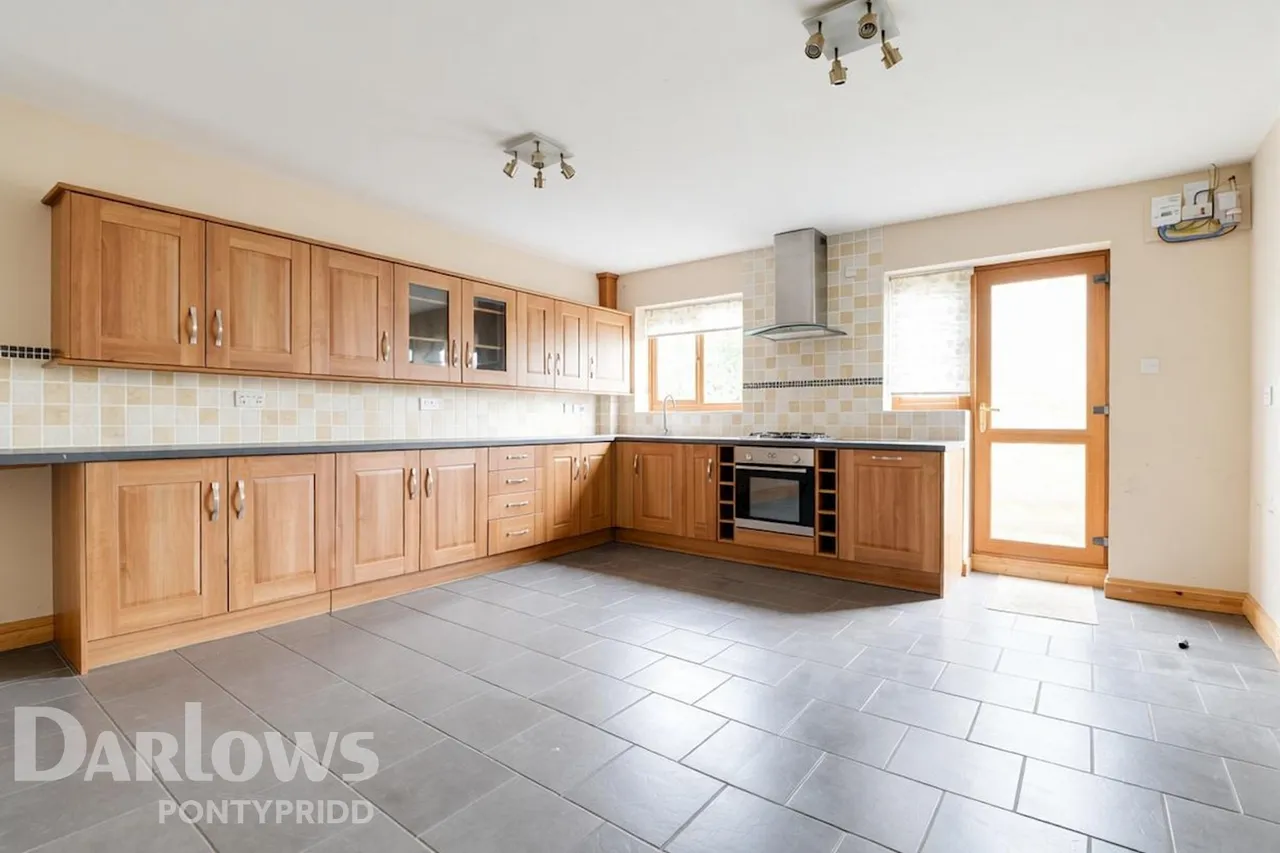 Merthyr Road, Pontypridd, photo 6