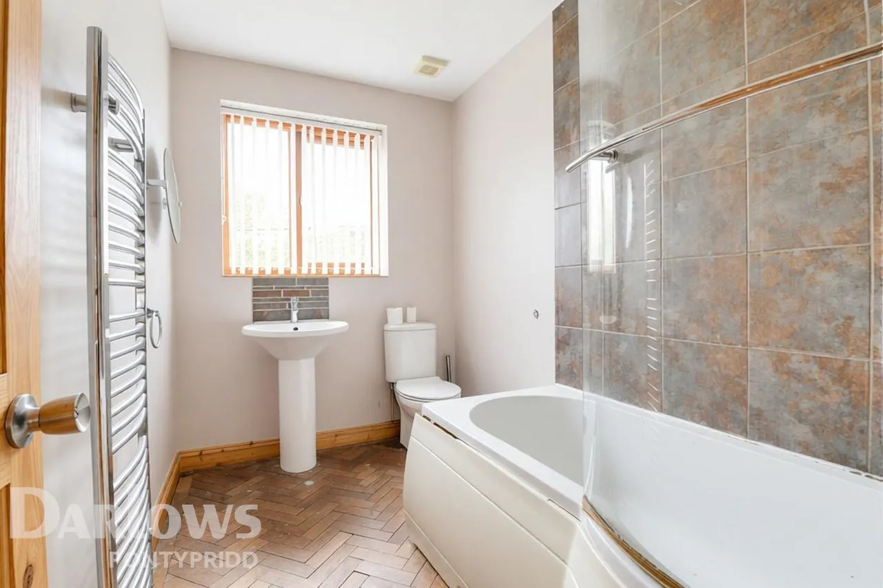 Merthyr Road, Pontypridd, photo 8
