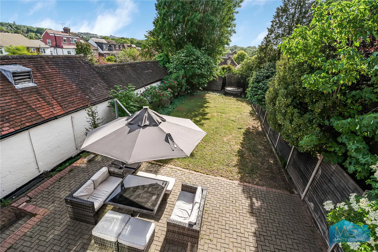 Eversley Park Road, London, N21, photo 32