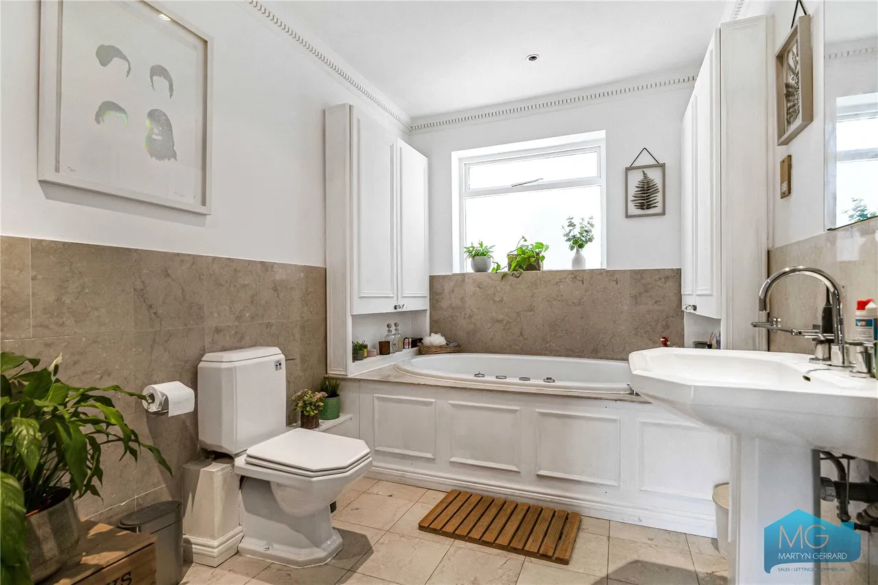 Eversley Park Road, London, N21, photo 23