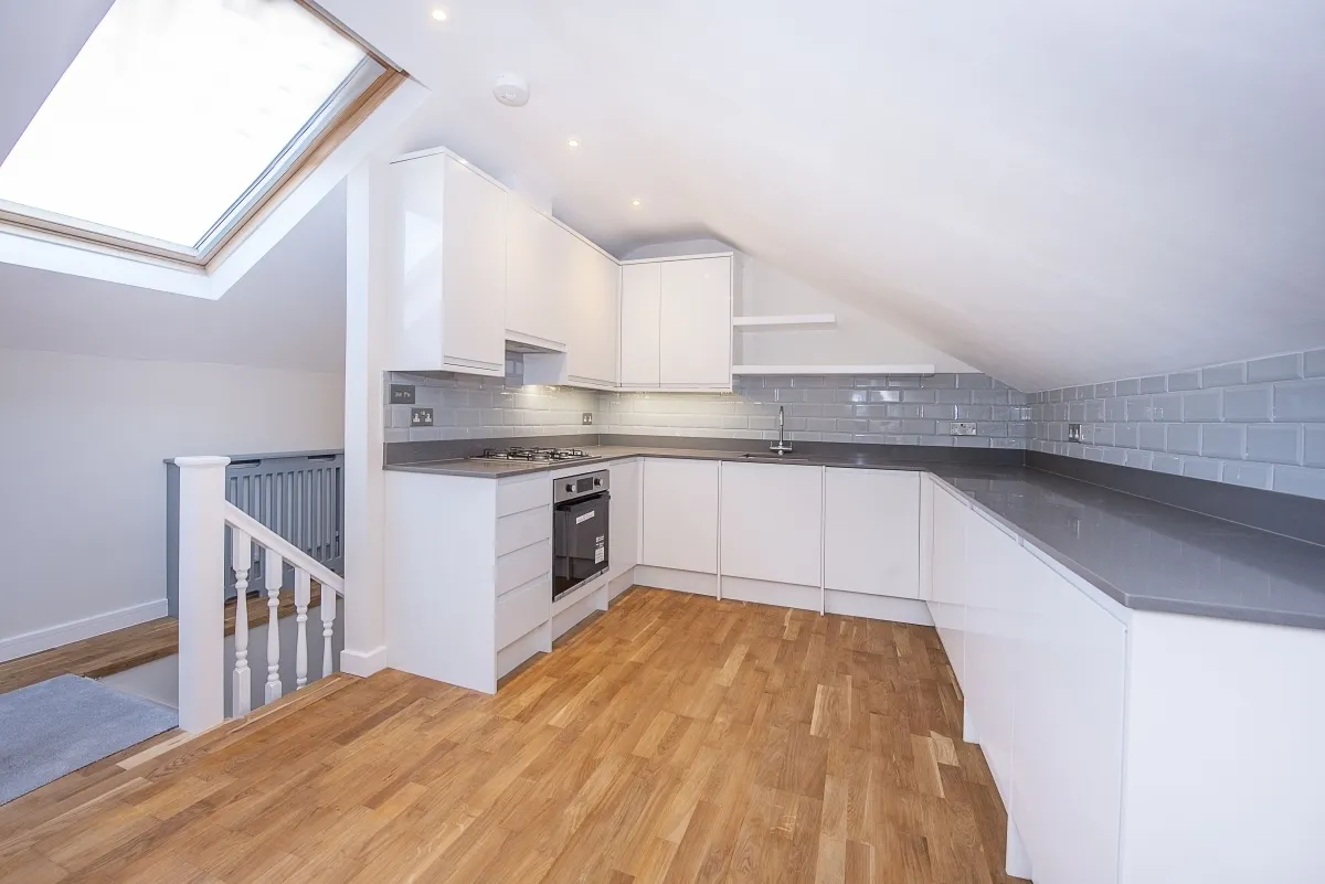3 bed flat to rent — Hampton Road, Teddington, TW11