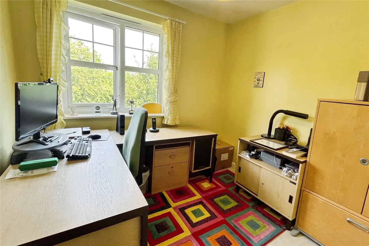 St. Pauls Close, Tongham, Surrey, GU10 1EN, photo 13
