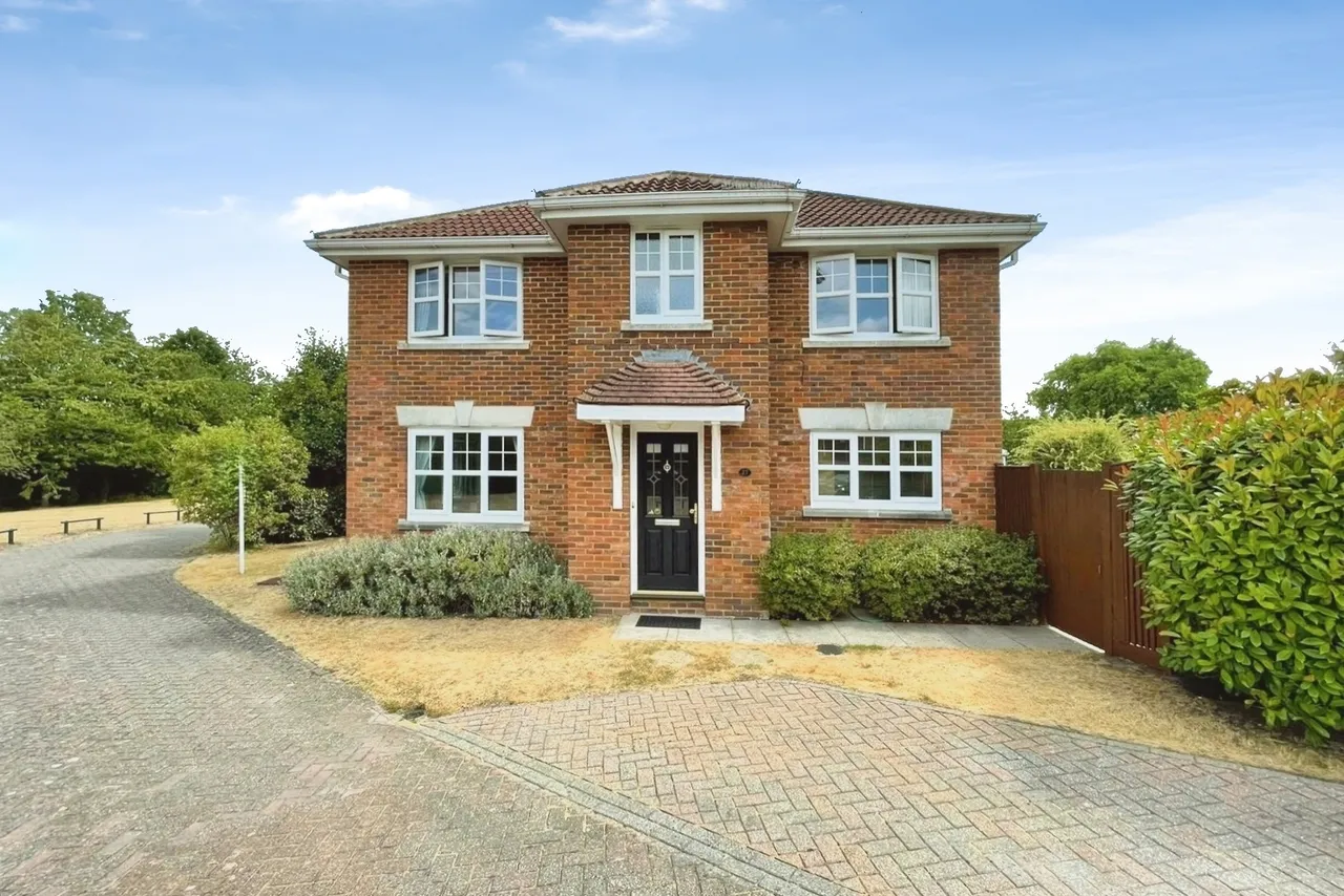 4 bed house for sale — St. Pauls Close, Tongham, Surrey, GU10 1EN