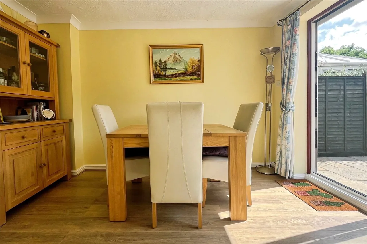 St. Pauls Close, Tongham, Surrey, GU10 1EN, photo 7