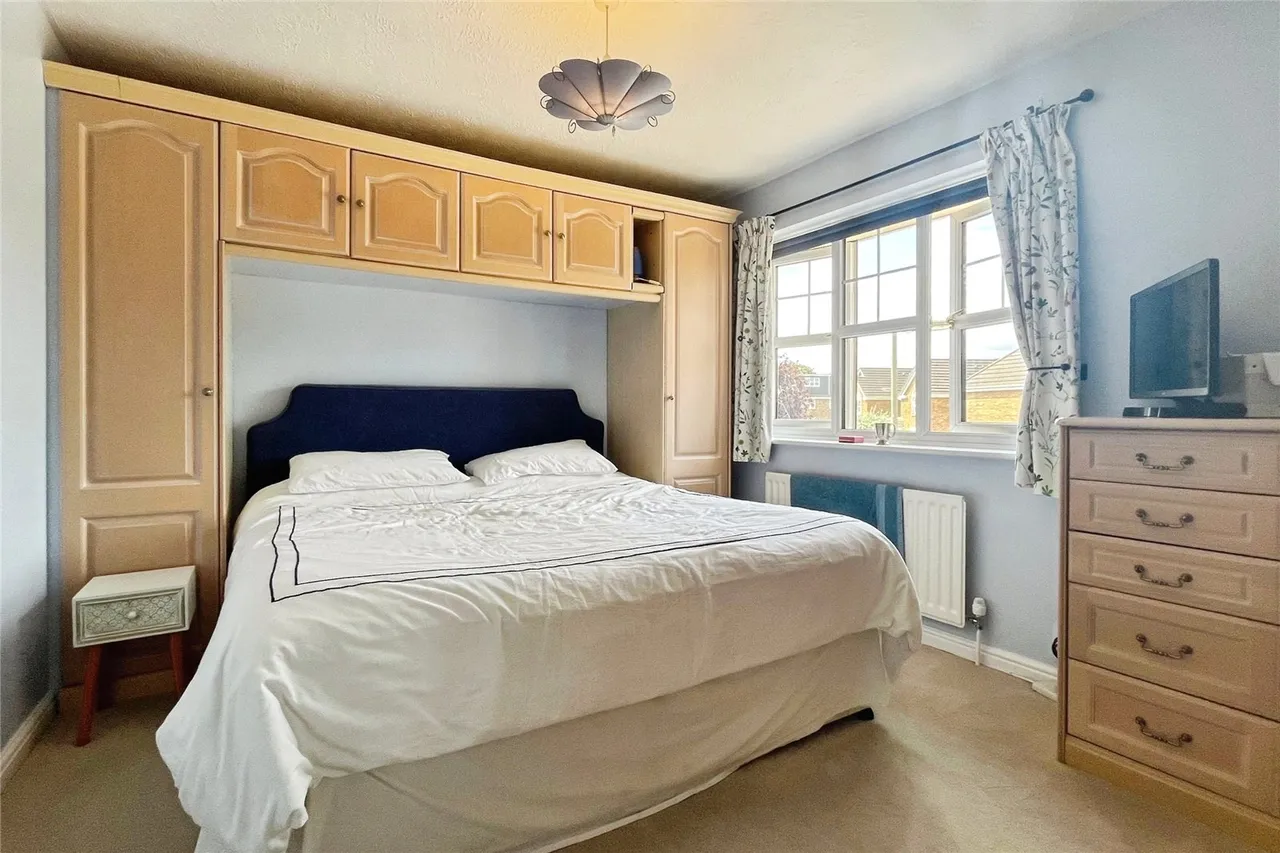 St. Pauls Close, Tongham, Surrey, GU10 1EN, photo 12