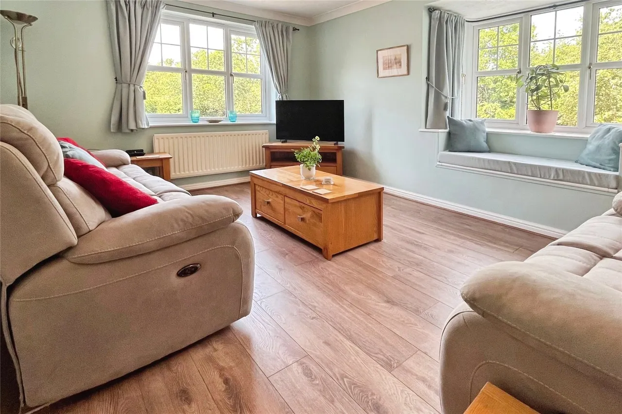 St. Pauls Close, Tongham, Surrey, GU10 1EN, photo 14