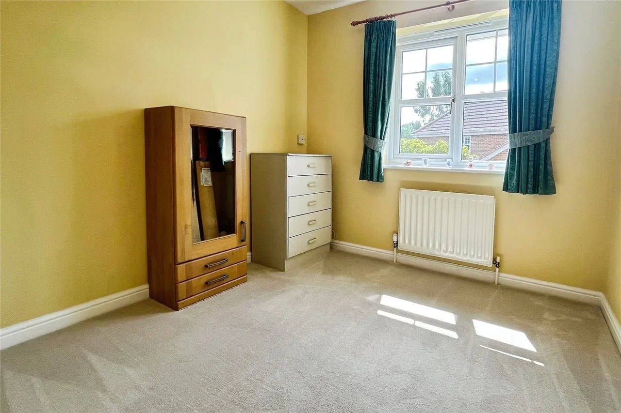 St. Pauls Close, Tongham, Surrey, GU10 1EN, photo 6