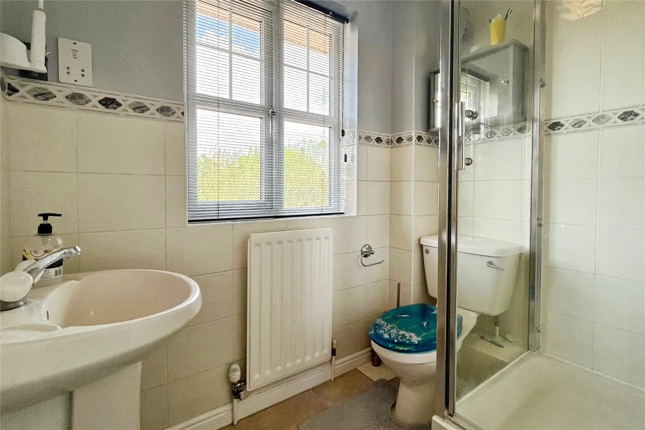 St. Pauls Close, Tongham, Surrey, GU10 1EN, photo 9