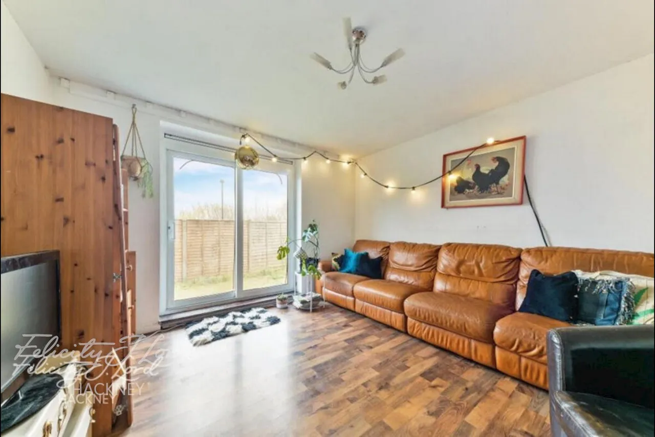 2 bed flat for sale, Mabley Street, London, E9