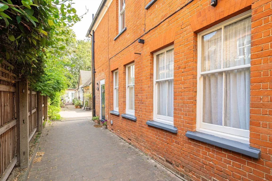 Station Road, TW12, photo 6