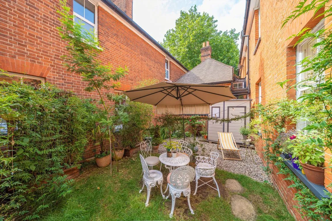 1 bed property for sale, Station Road, TW12