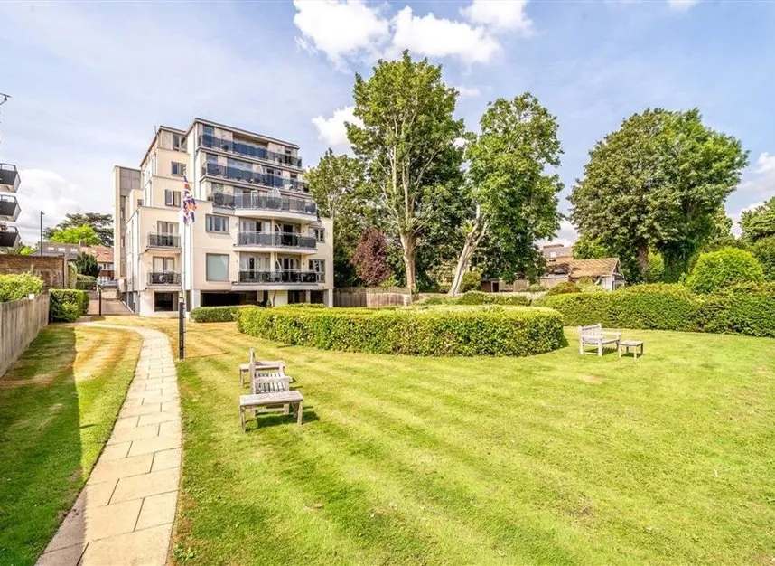 2 bed flat for sale — Twickenham Road, Teddington, TW11