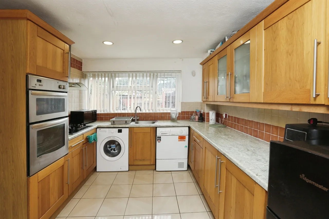 Bishopsfield Road, Fareham, PO14, photo 18