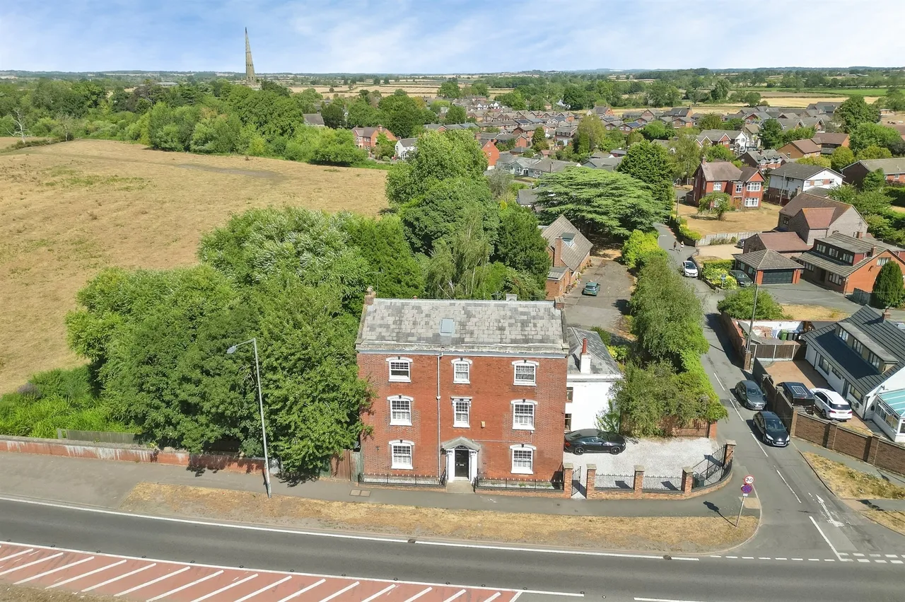 7 bed house for sale, Watling Street, Witherley, CV9