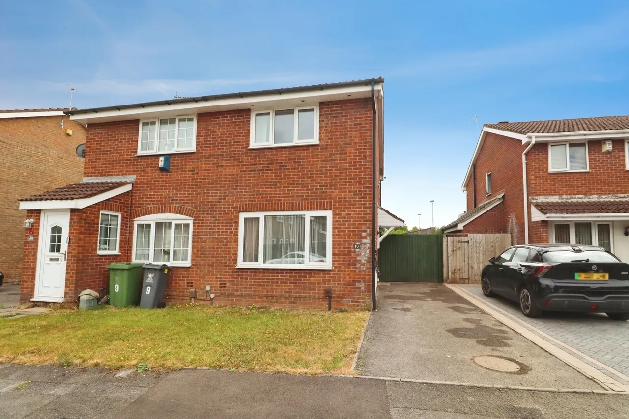 2 bed house for sale — Craiglee Drive, Cardiff, CF10