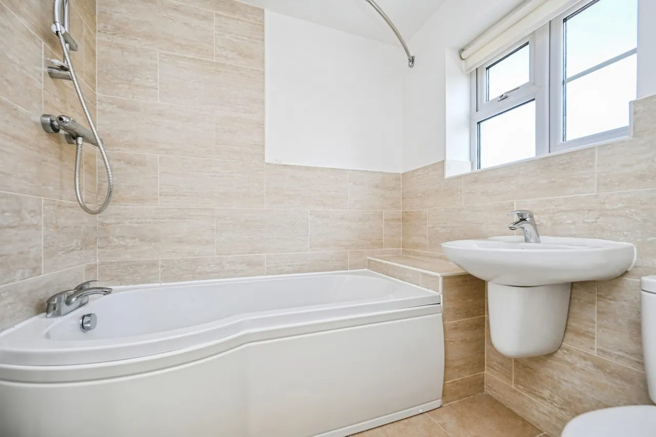 Ashton Close, Liverpool, L25, photo 6