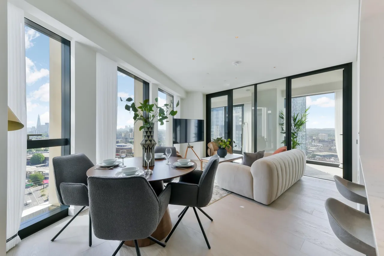 Nine Elms Lane, London, SW8, photo 2