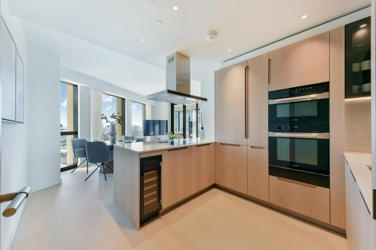 Nine Elms Lane, London, SW8, photo 4