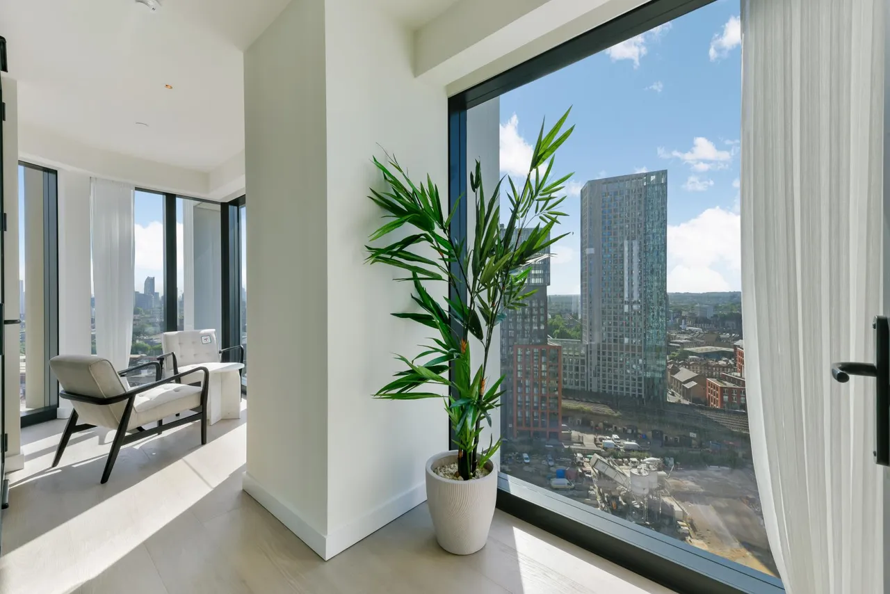 Nine Elms Lane, London, SW8, photo 16