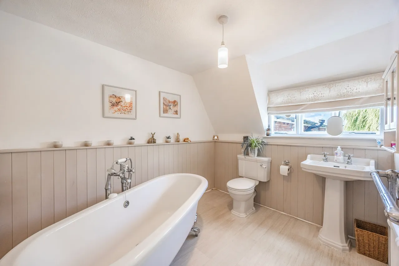 Attractive Grade II Listed Property i, photo 16