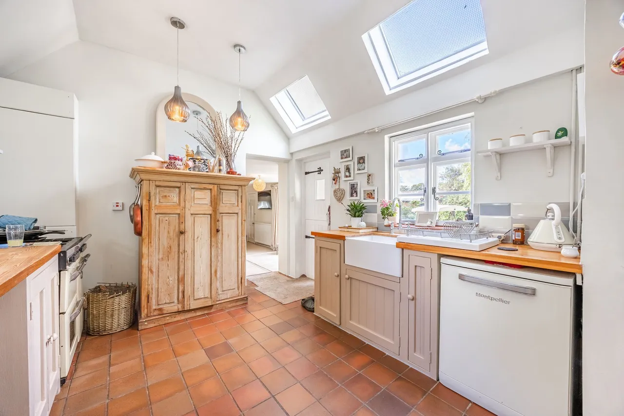 Attractive Grade II Listed Property i, photo 9