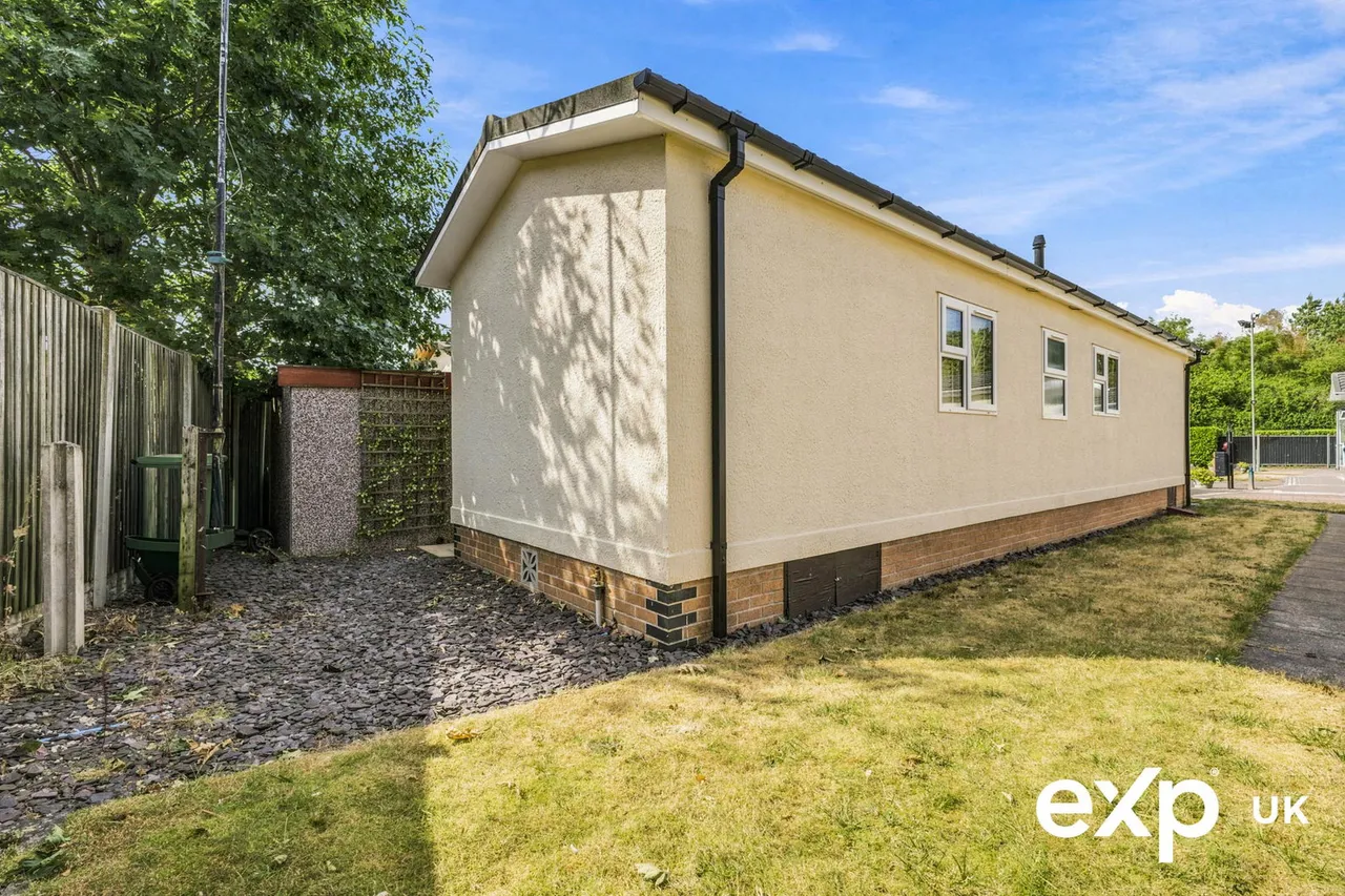 Fairholme Park, Ollerton, NG22, photo 20