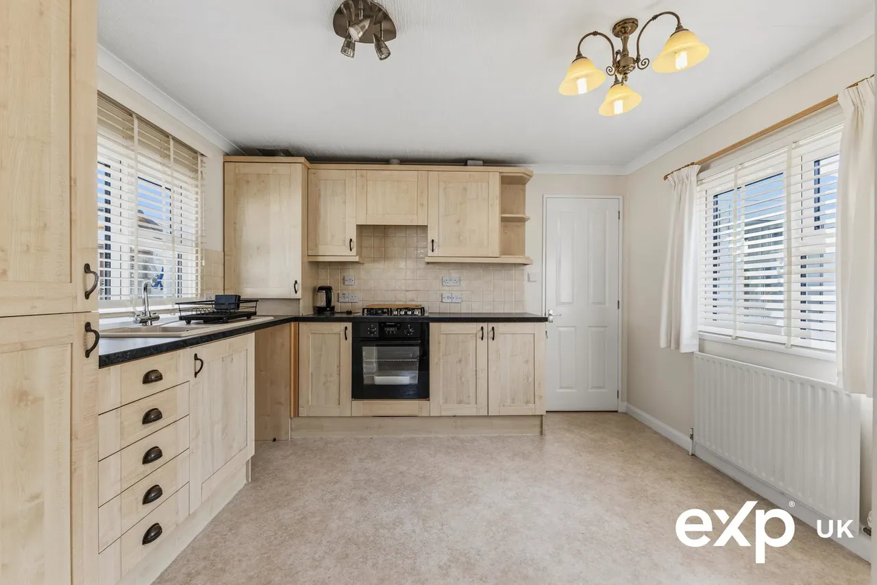 Fairholme Park, Ollerton, NG22, photo 5