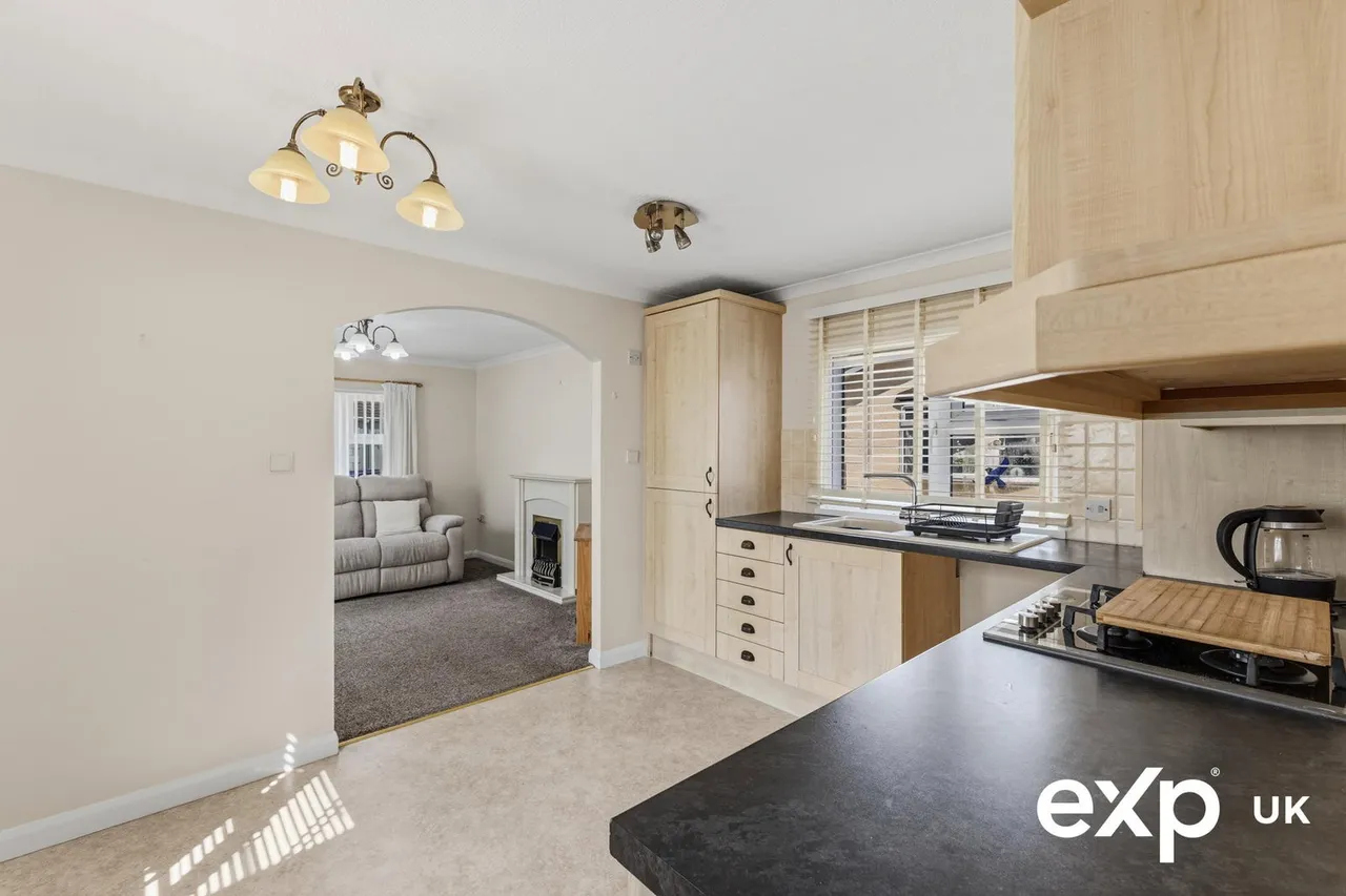 Fairholme Park, Ollerton, NG22, photo 2