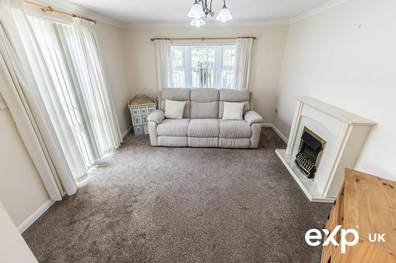Fairholme Park, Ollerton, NG22, photo 8