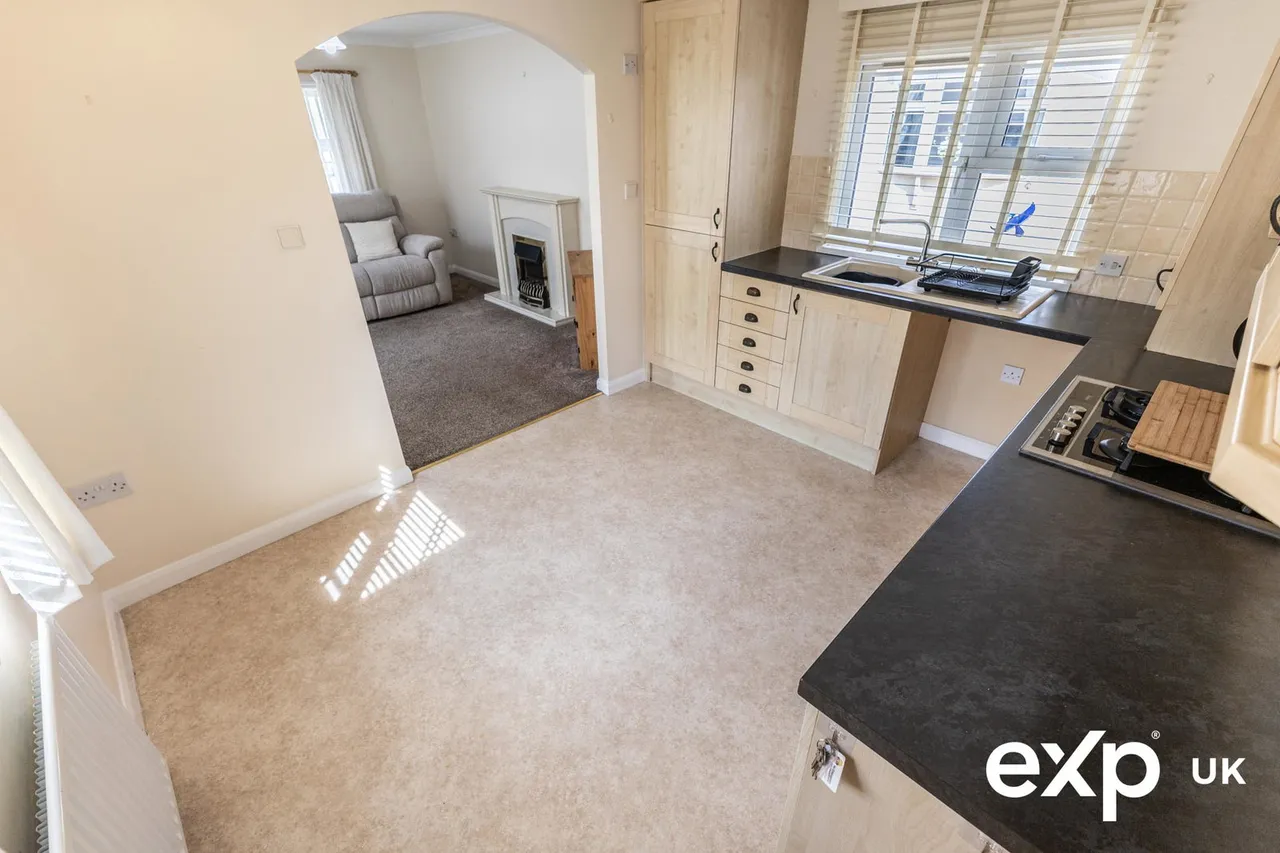 Fairholme Park, Ollerton, NG22, photo 4